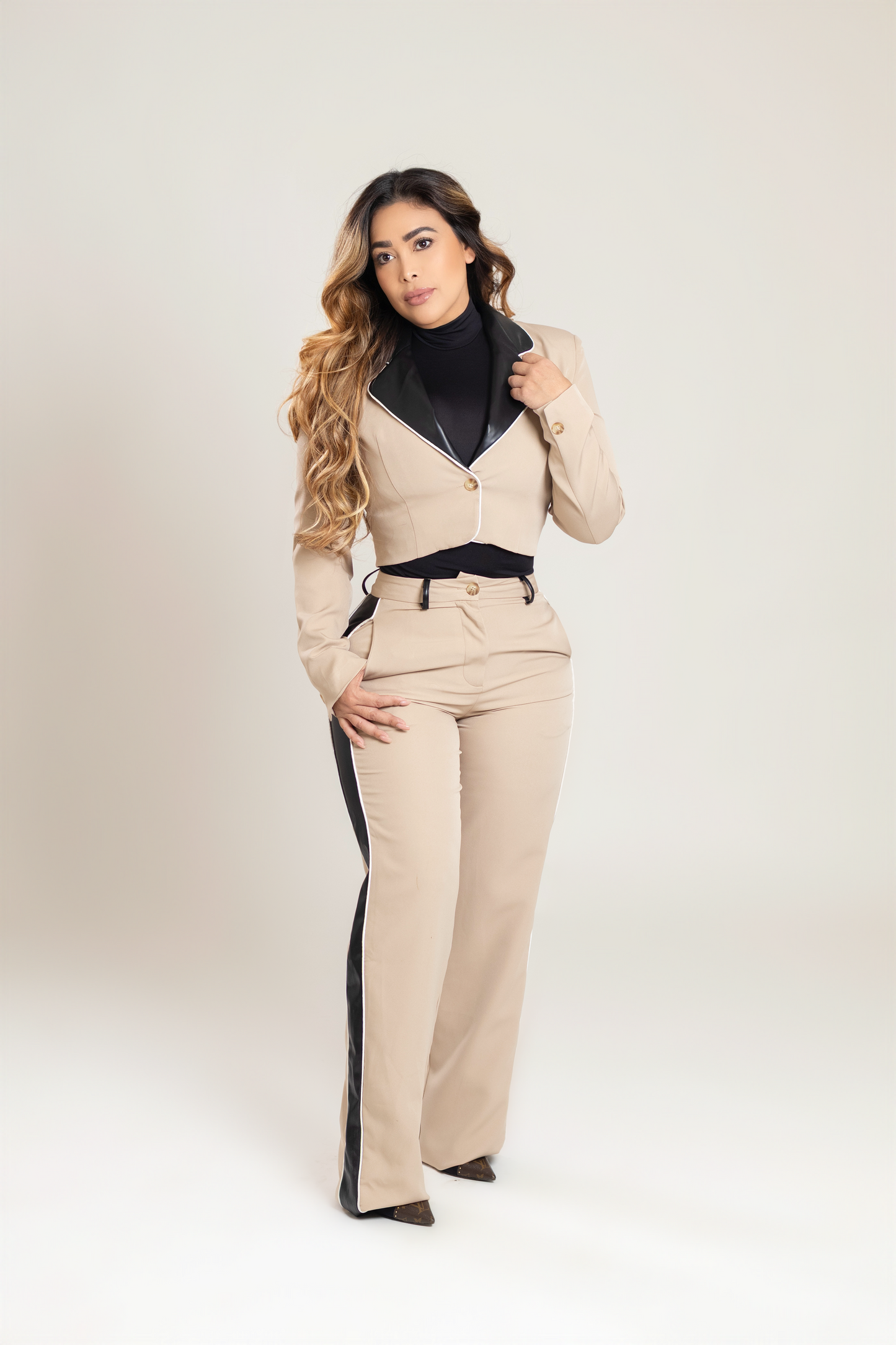 Conjunto beige manga larga saco corto