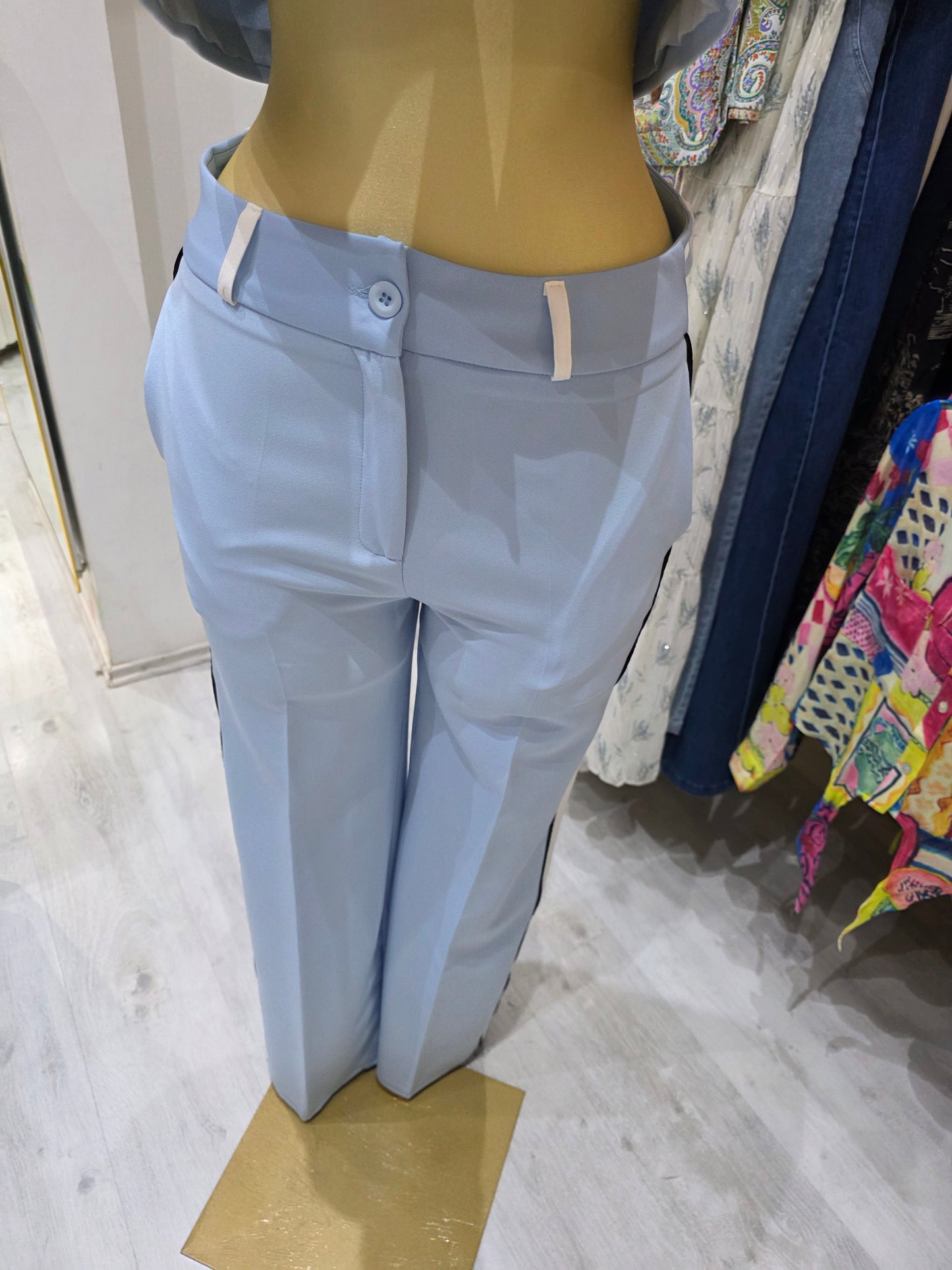 Baby Blue conjunto detalles negro y blanco