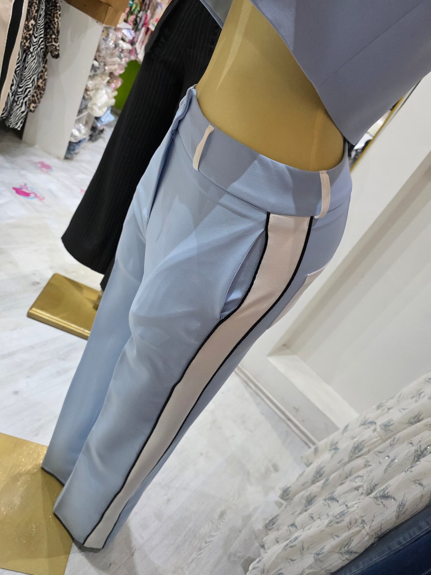 Baby Blue conjunto detalles negro y blanco