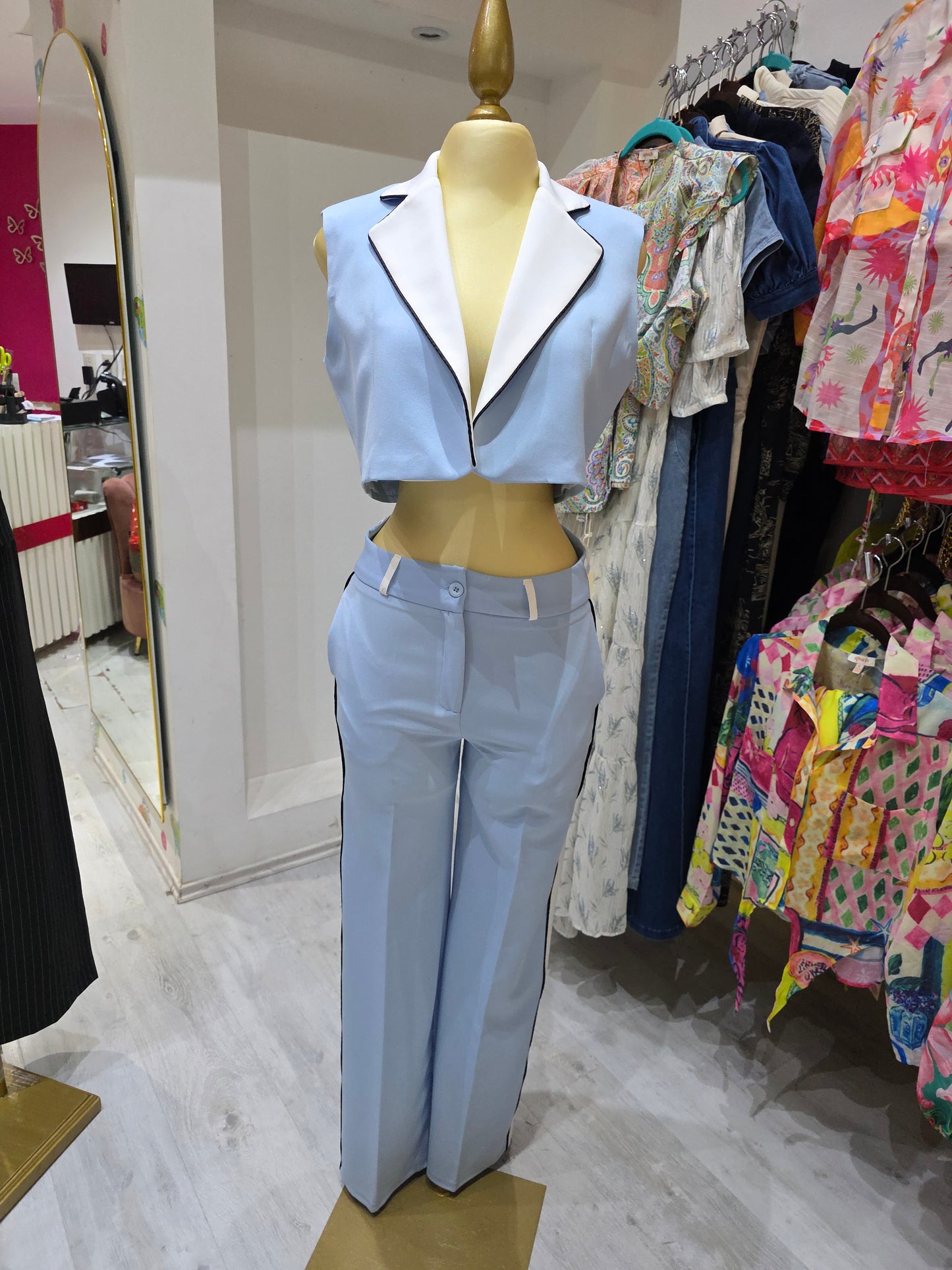 Baby Blue conjunto detalles negro y blanco