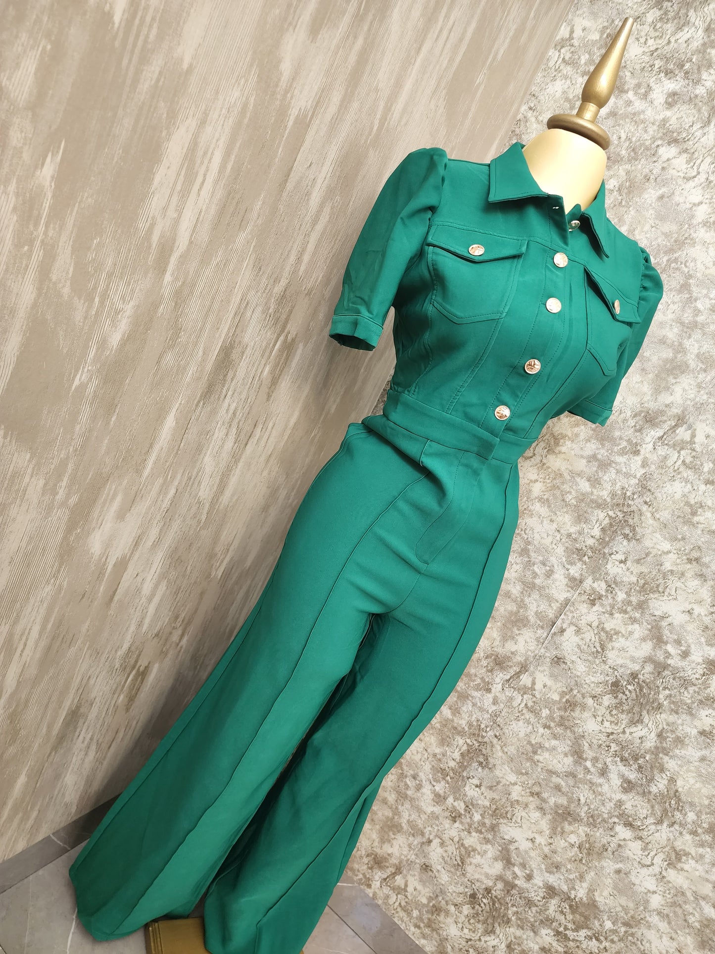 Jumpsuit  con botones dorados