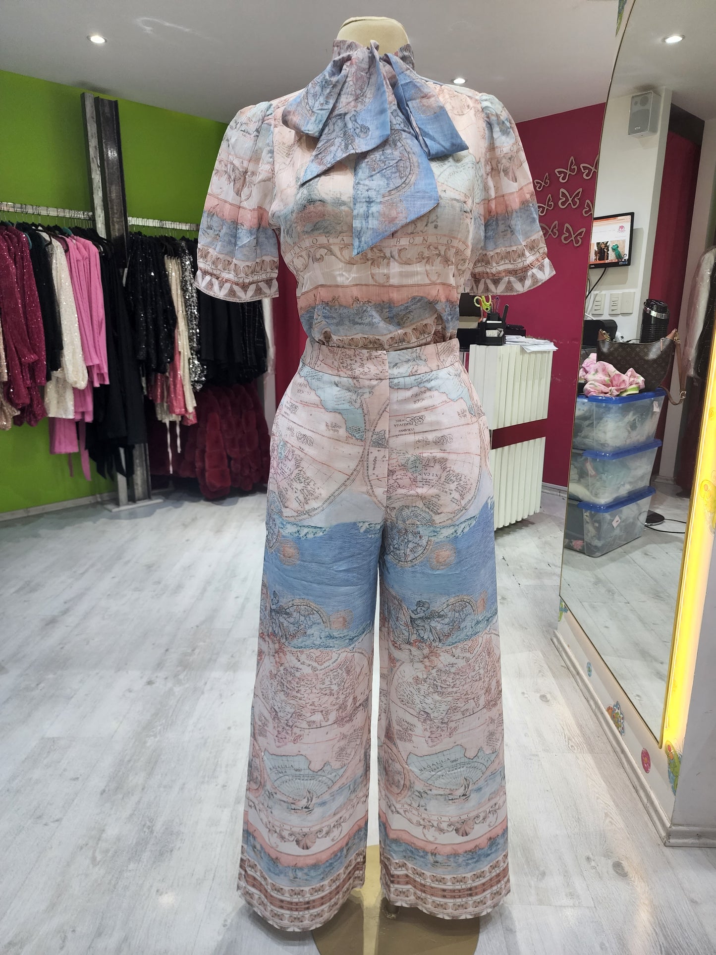 Conjunto de dos piezas blusa y pantalon diseño de Mapa