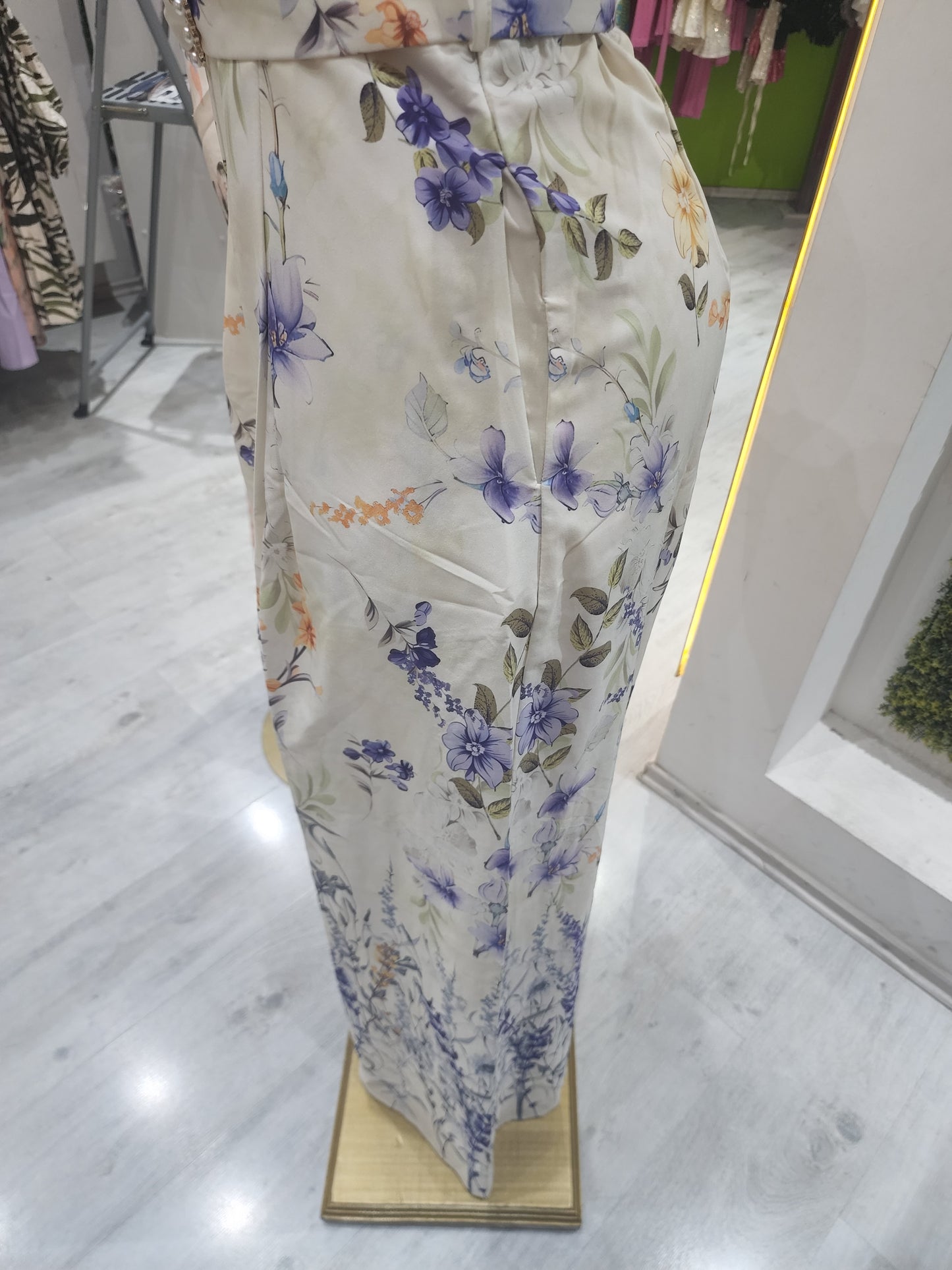 Jumpsuit blanco c/flores lilas