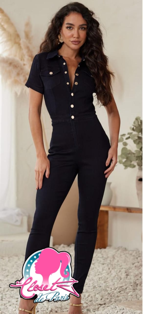 Jumpsuit negro botones dorados strech pegado al cuerpo