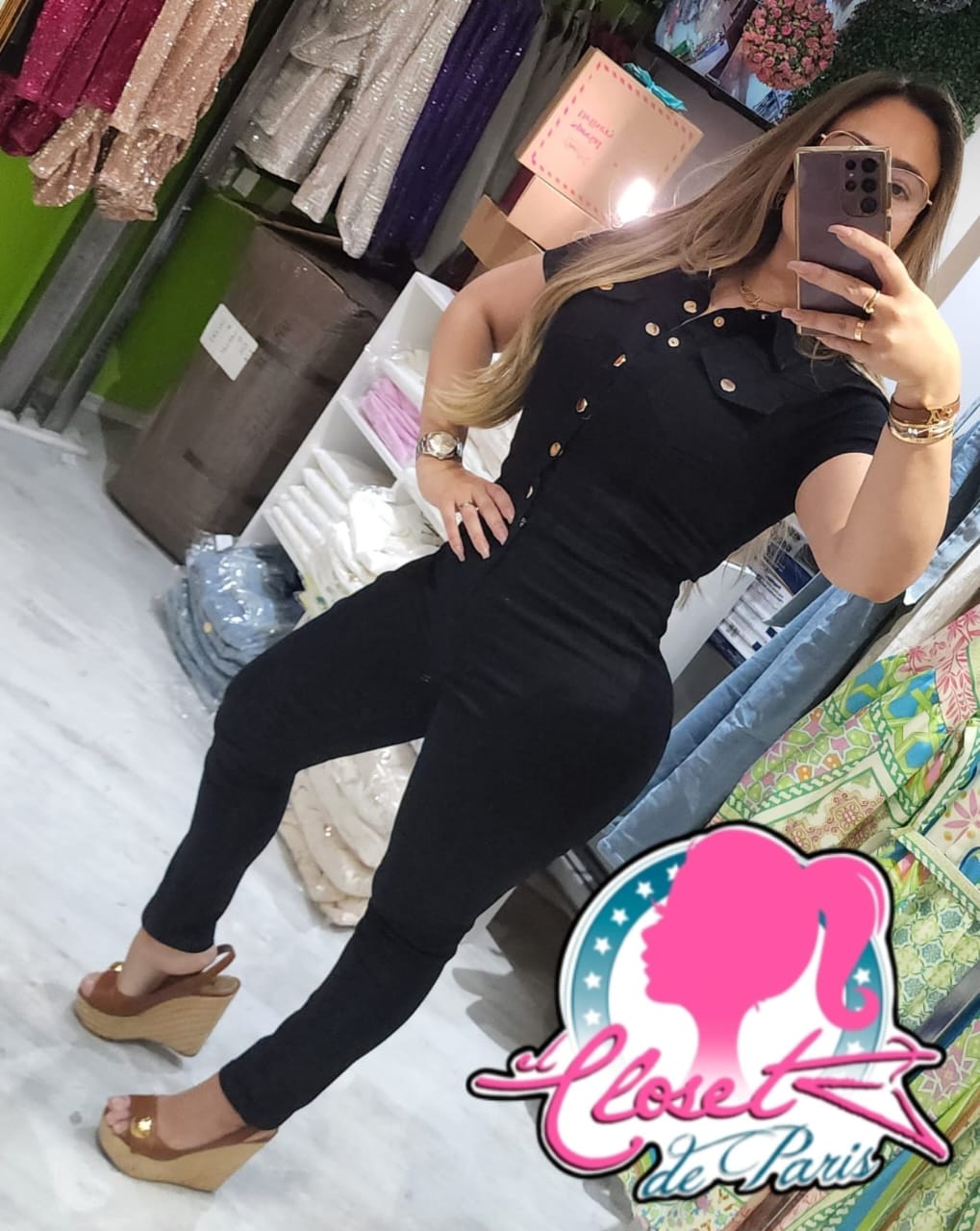 Jumpsuit negro botones dorados strech pegado al cuerpo