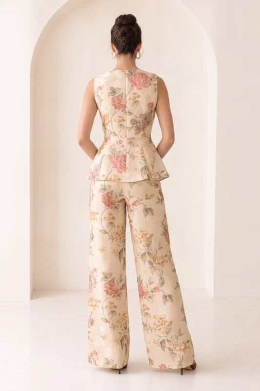 Conjunto floral con top peplum y pantalón amplio