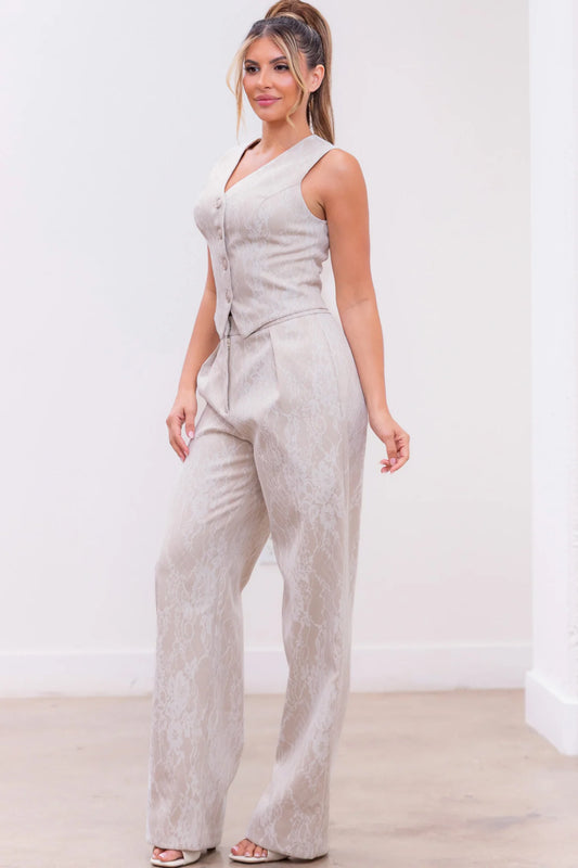 Conjunto de chaleco y pantalón con encaje