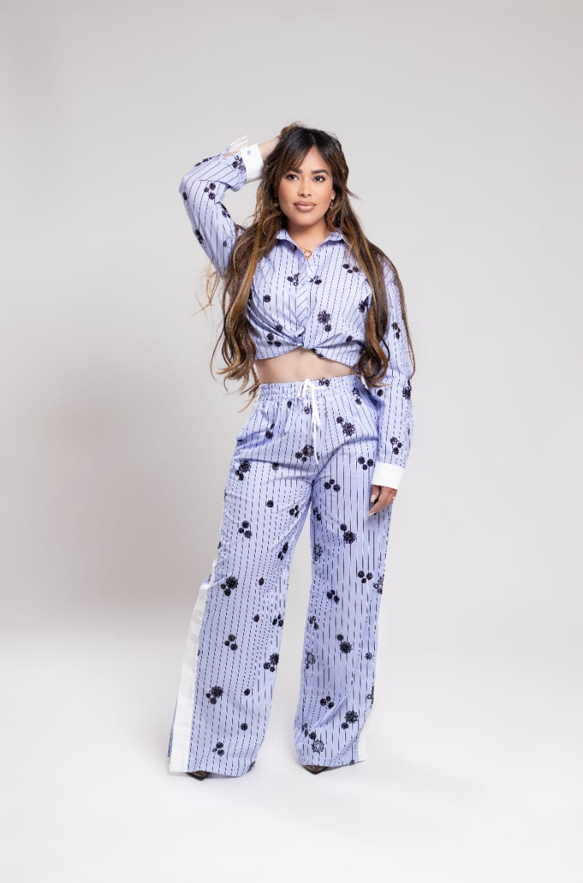 Conjunto azul detalles en lentejuela y canutillo