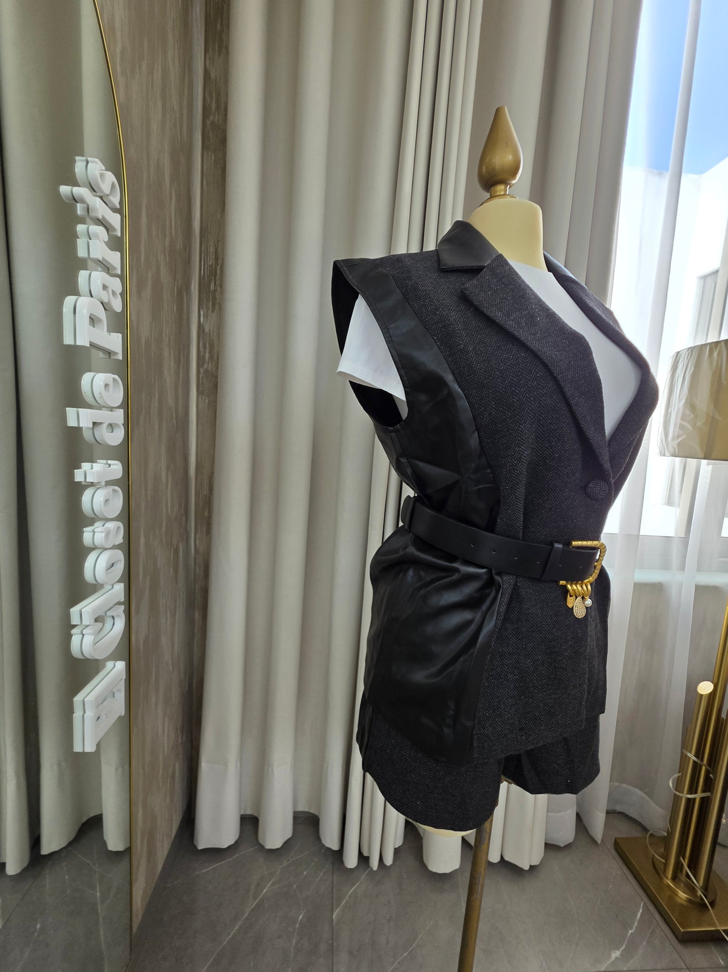 Conjunto dos piezas cinto acabados en piel