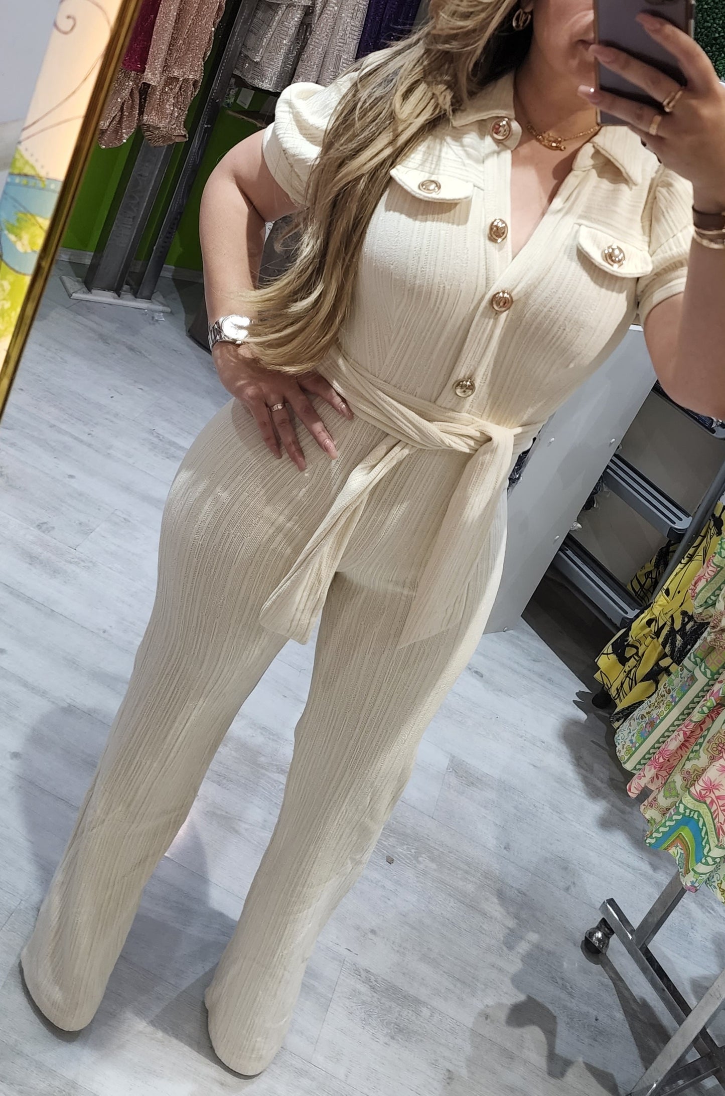 Jumpsuit cremita botones dorados