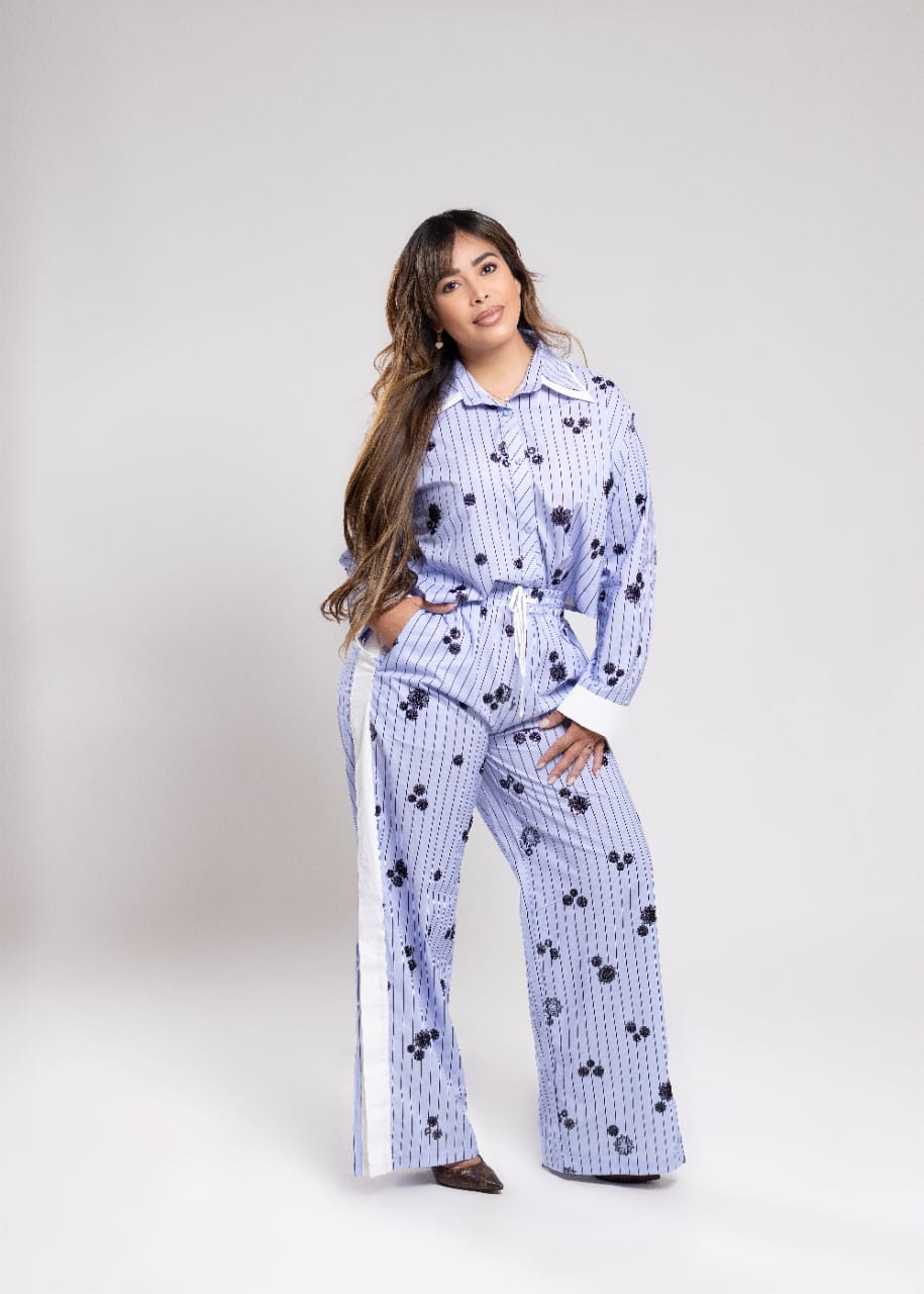 Conjunto azul detalles en lentejuela y canutillo