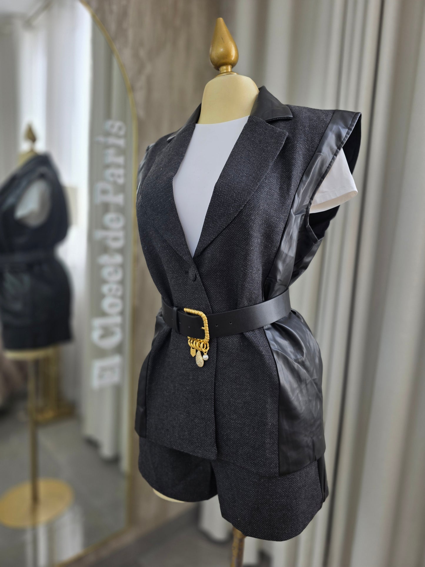 Conjunto dos piezas cinto acabados en piel