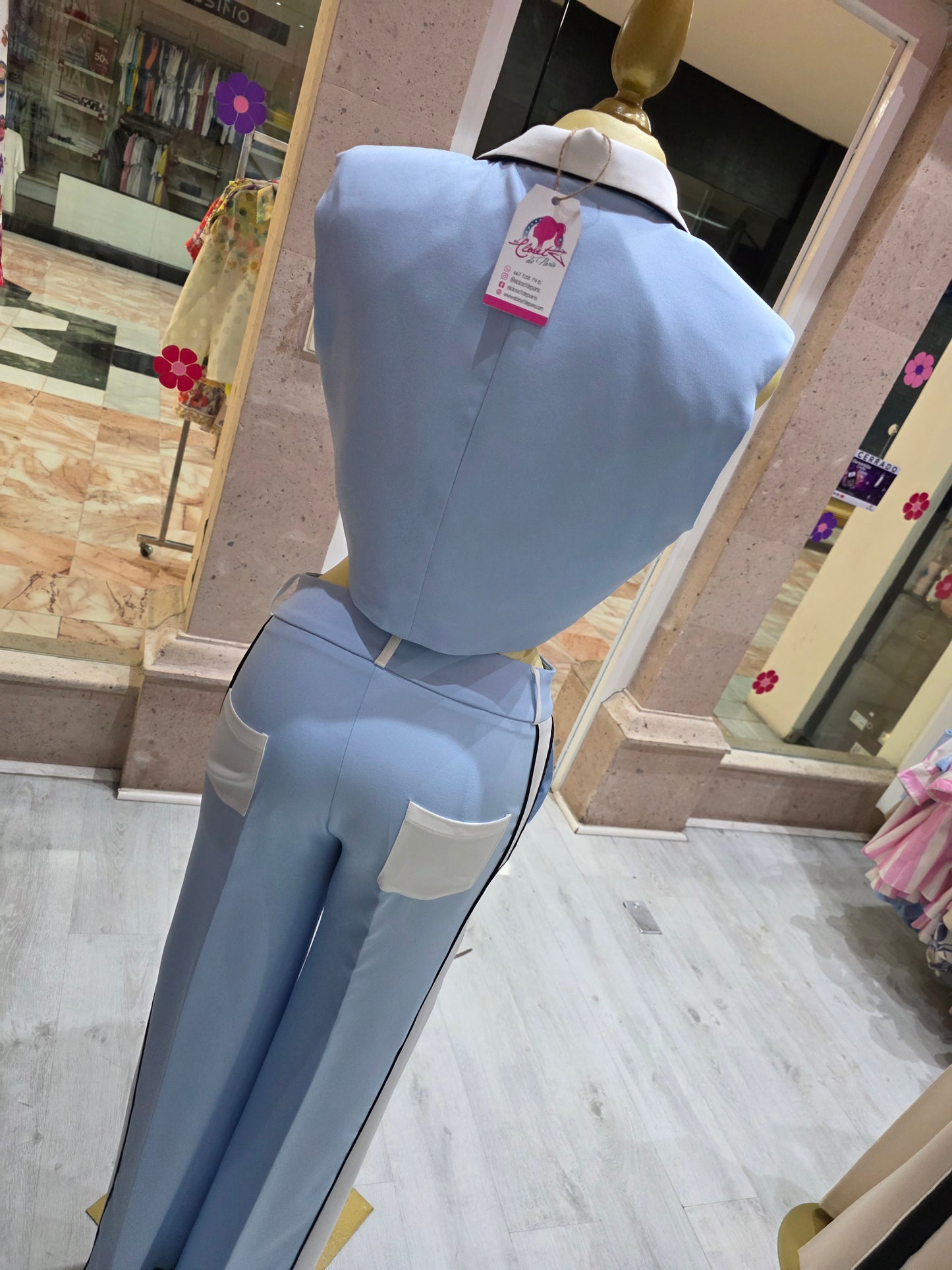 Baby Blue conjunto detalles negro y blanco