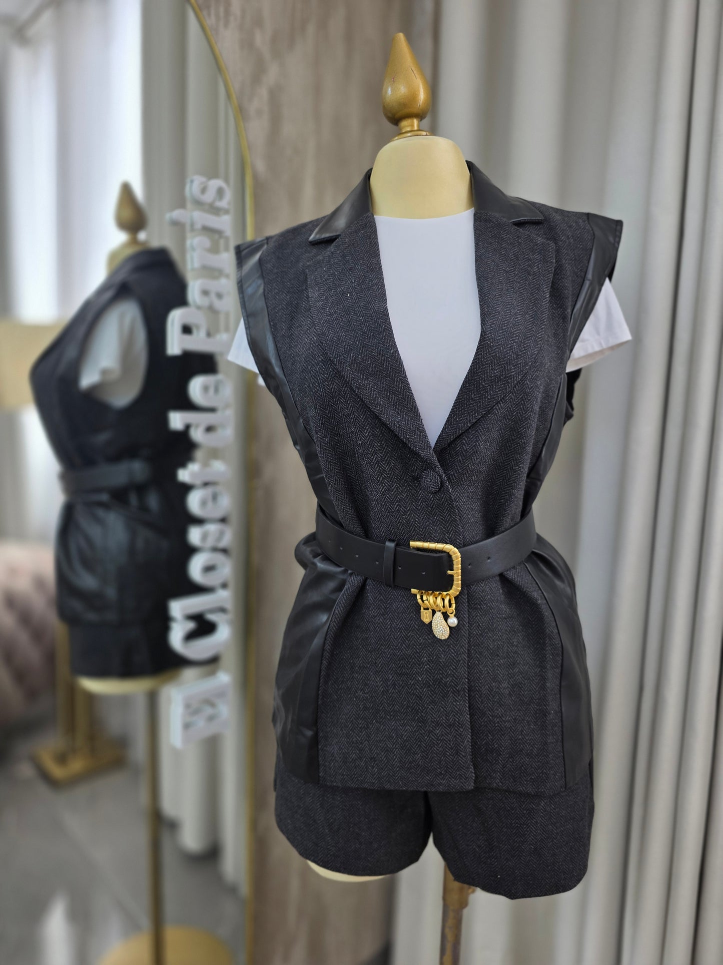 Conjunto dos piezas cinto acabados en piel