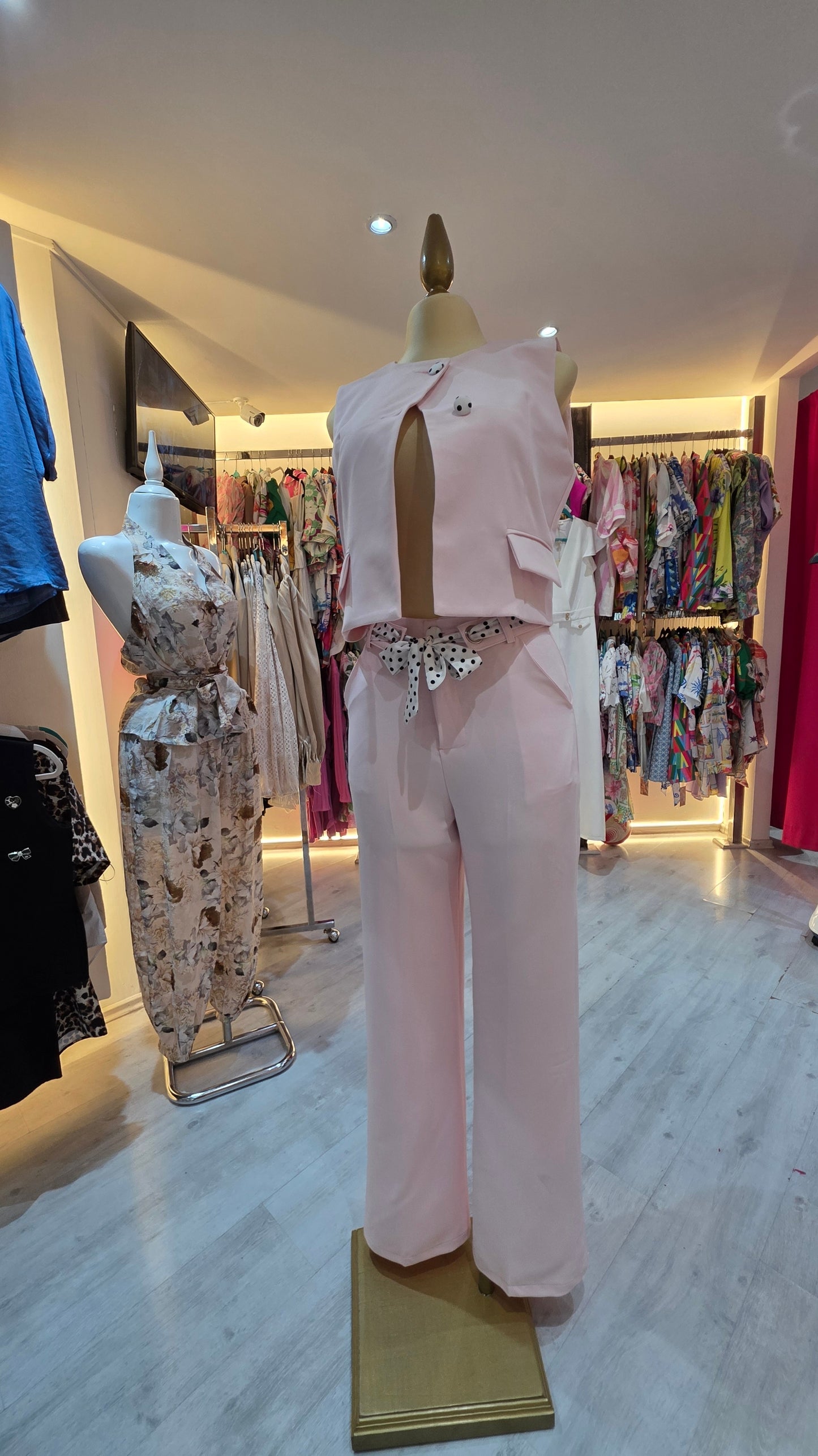 Conjunto rosa pastel botones decorados