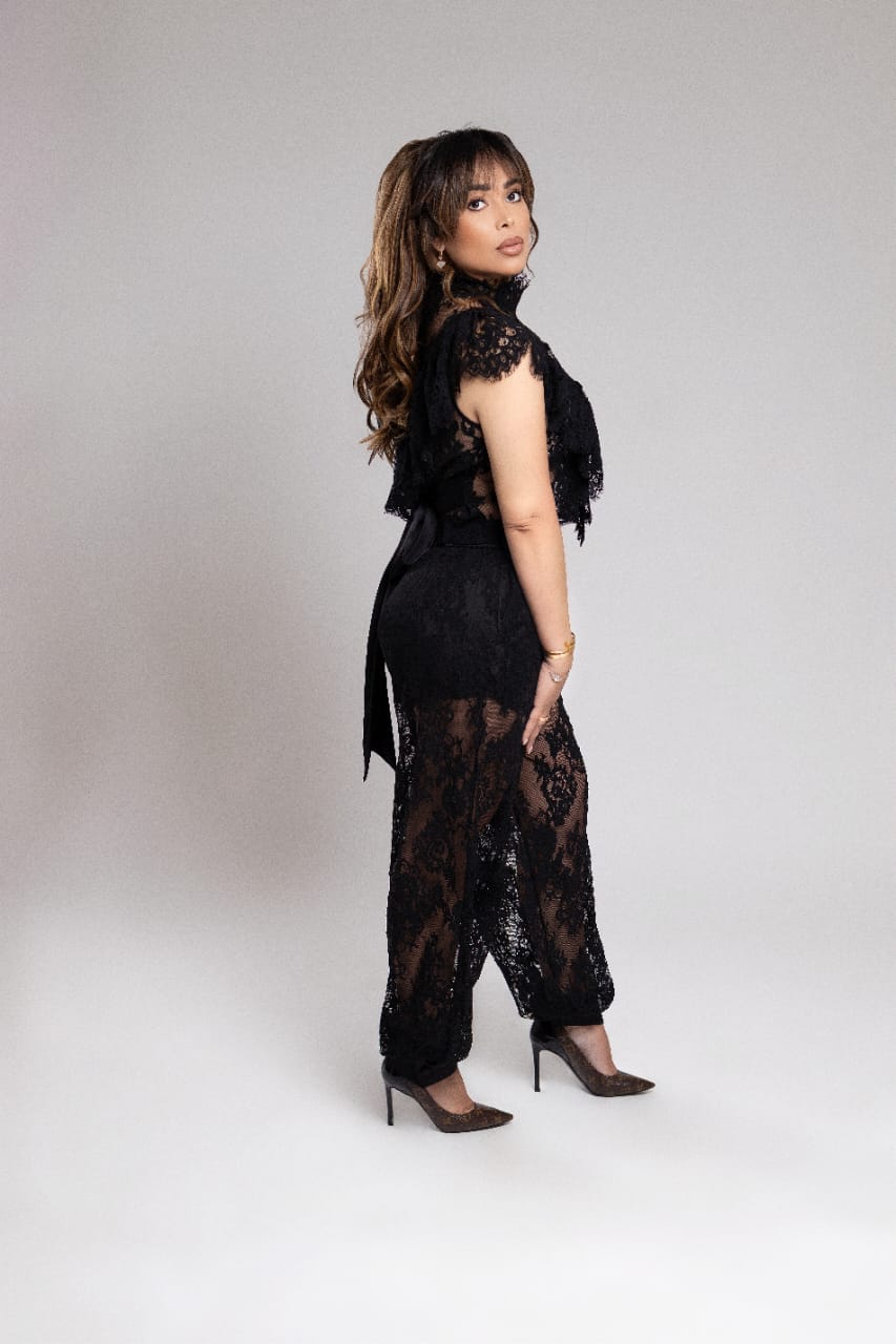 Conjunto de encaje negro moño en la espalda