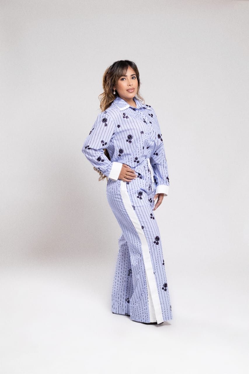 Conjunto azul detalles en lentejuela y canutillo