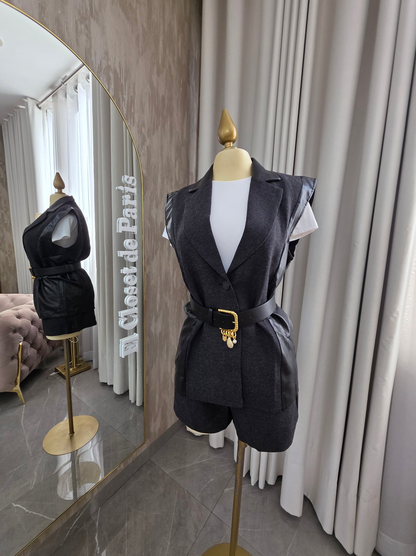 Conjunto dos piezas cinto acabados en piel