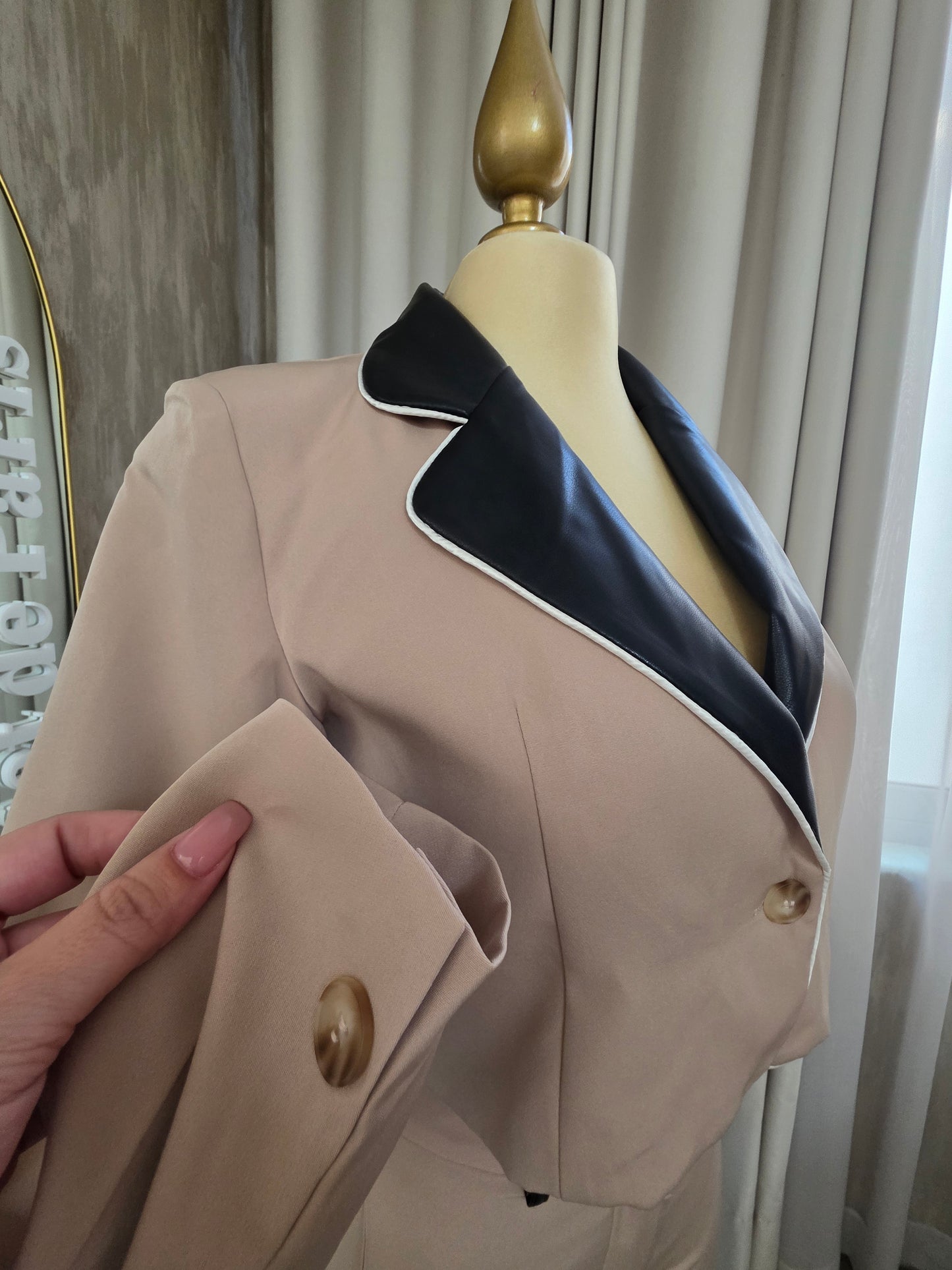 Conjunto beige manga larga saco corto