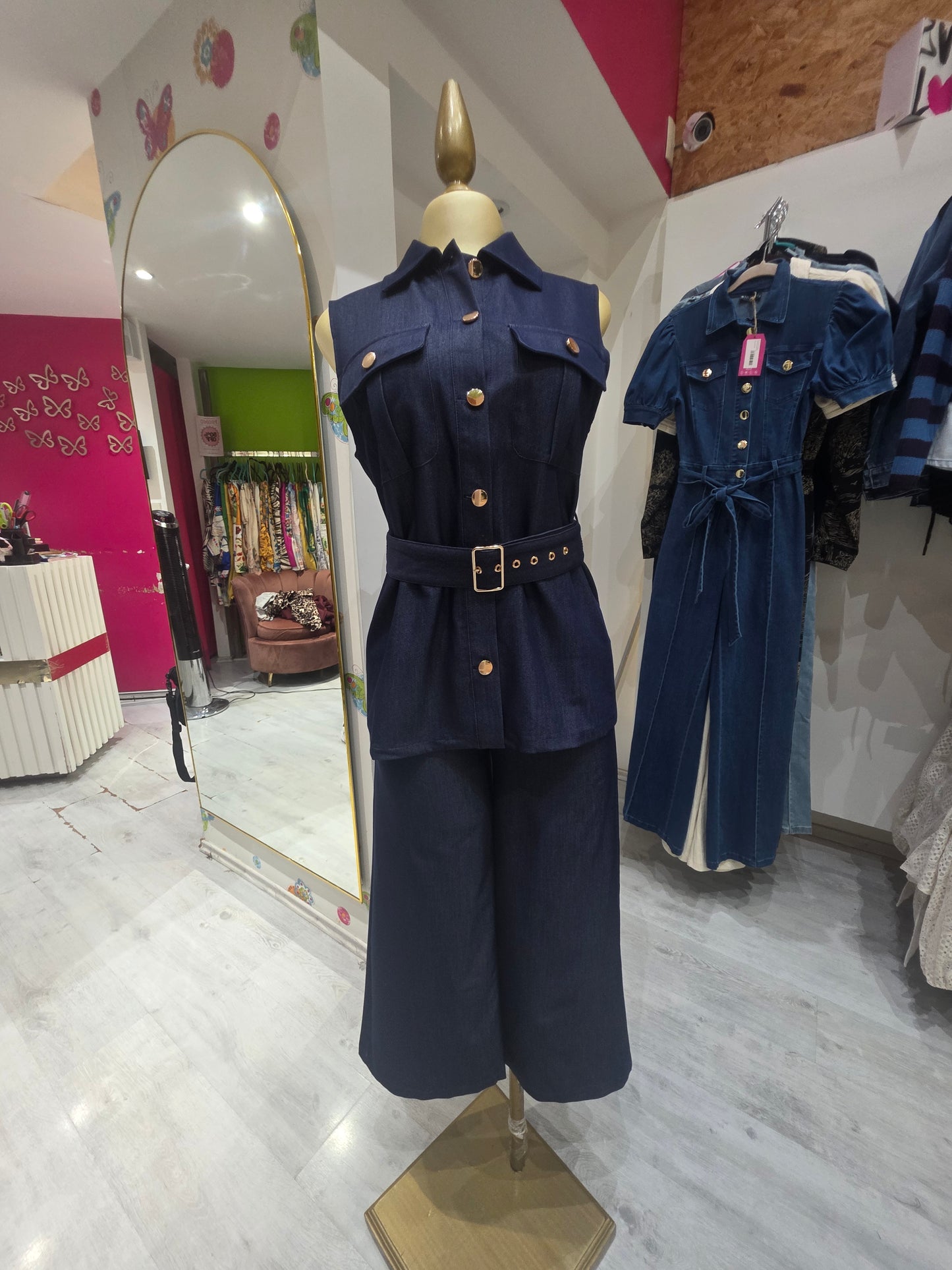 Conjunto de chaleco y pantalon de mezclilla