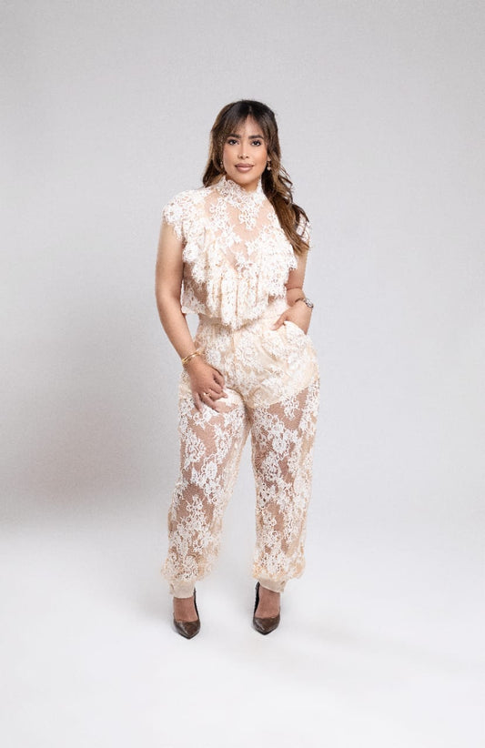 Conjunto beige encaje moño en la espalda